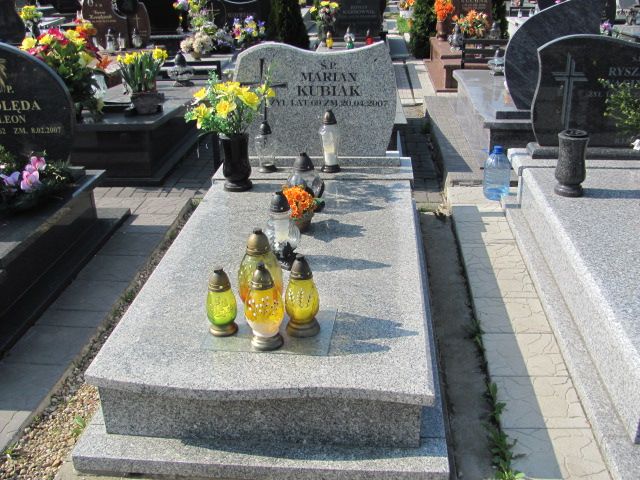 Grób KRYSTYNA KUBIAK-DOMAGALSKA